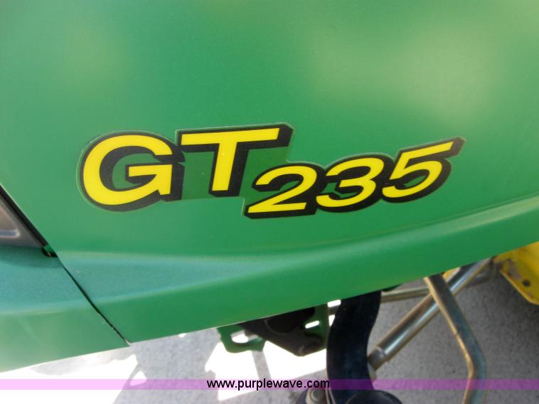 image for item 2591 2004 John Deere GT235 lawn mower