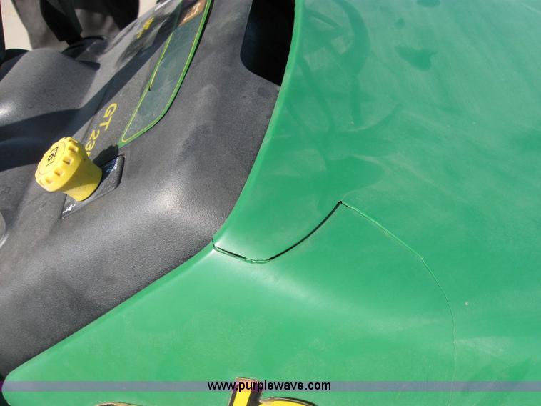 image for item 2591 2004 John Deere GT235 lawn mower