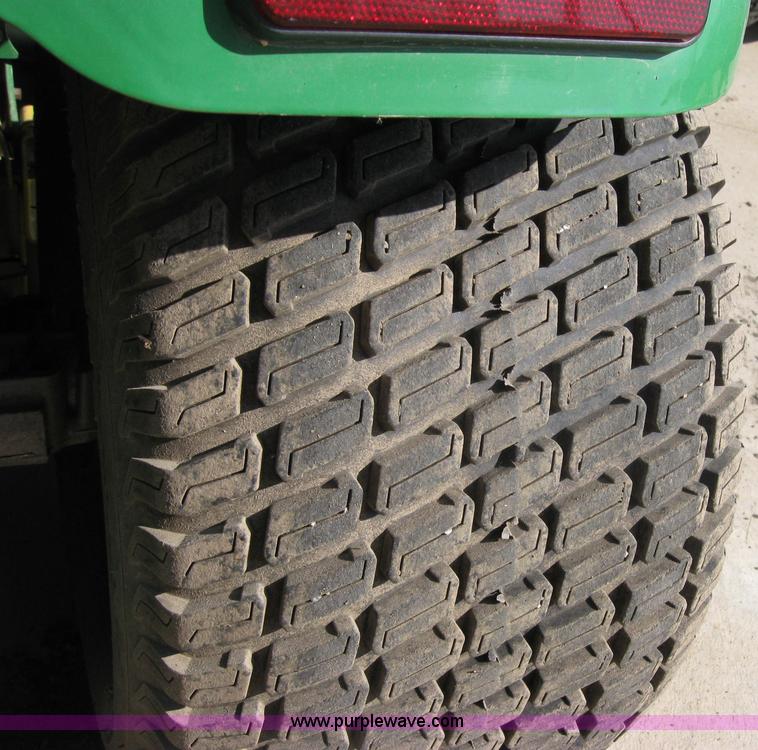 image for item 2591 2004 John Deere GT235 lawn mower