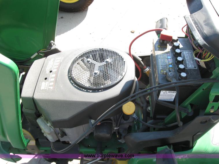 image for item 2591 2004 John Deere GT235 lawn mower