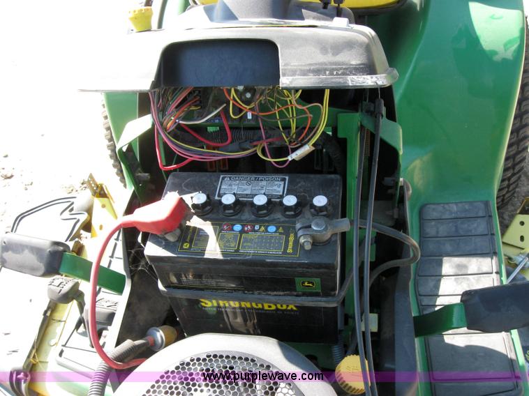 image for item 2591 2004 John Deere GT235 lawn mower