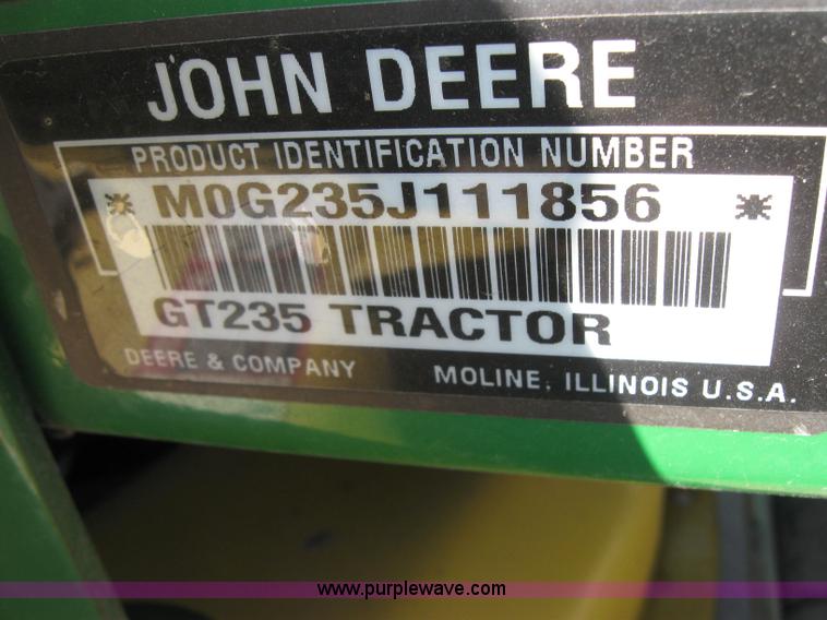 image for item 2591 2004 John Deere GT235 lawn mower