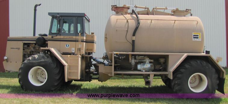 image for item 3003 1990 Ag-Chem TerraGator 004 field applicator