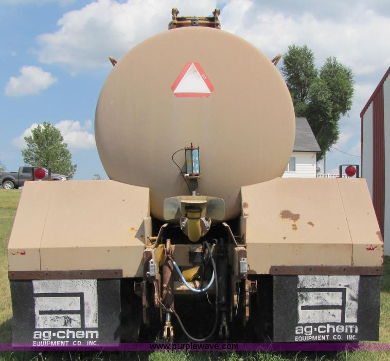 image for item 3003 1990 Ag-Chem TerraGator 004 field applicator