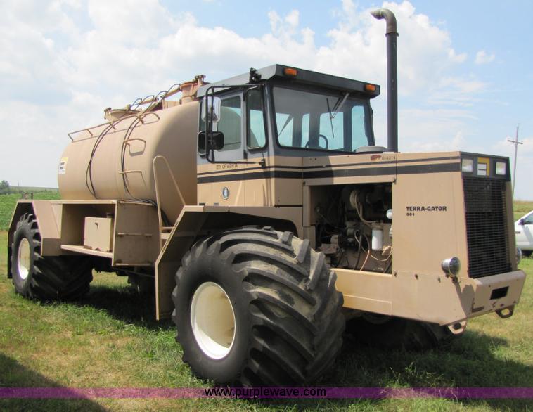 image for item 3003 1990 Ag-Chem TerraGator 004 field applicator