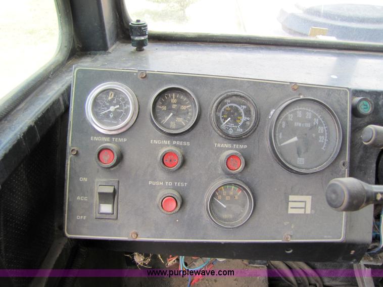 image for item 3003 1990 Ag-Chem TerraGator 004 field applicator