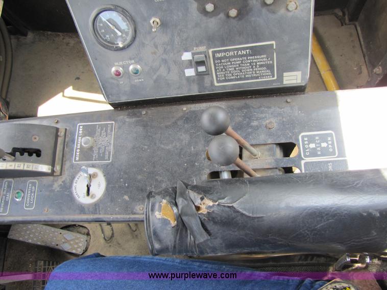 image for item 3003 1990 Ag-Chem TerraGator 004 field applicator