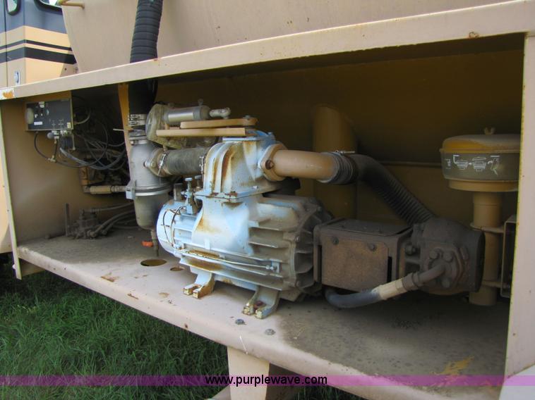 image for item 3003 1990 Ag-Chem TerraGator 004 field applicator