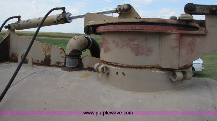 image for item 3003 1990 Ag-Chem TerraGator 004 field applicator