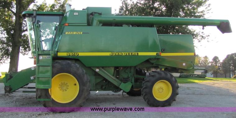 image for item 3011 1998 John Deere 9610 combine
