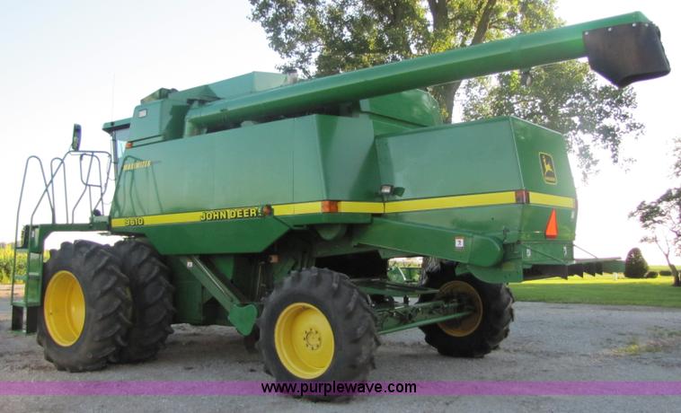 image for item 3011 1998 John Deere 9610 combine