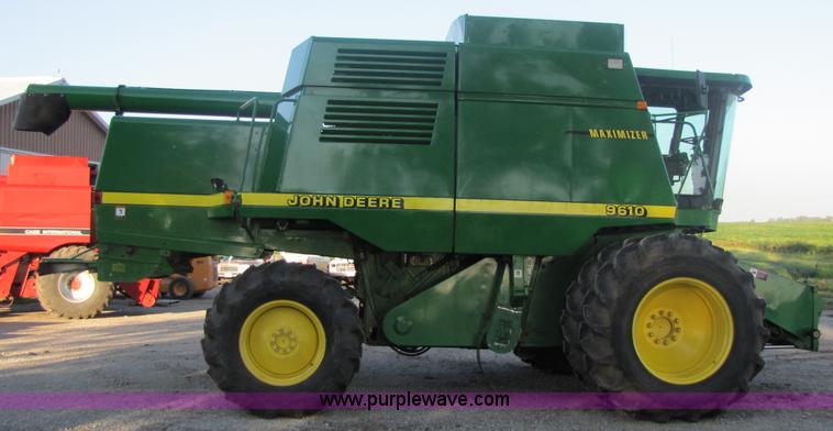 image for item 3011 1998 John Deere 9610 combine