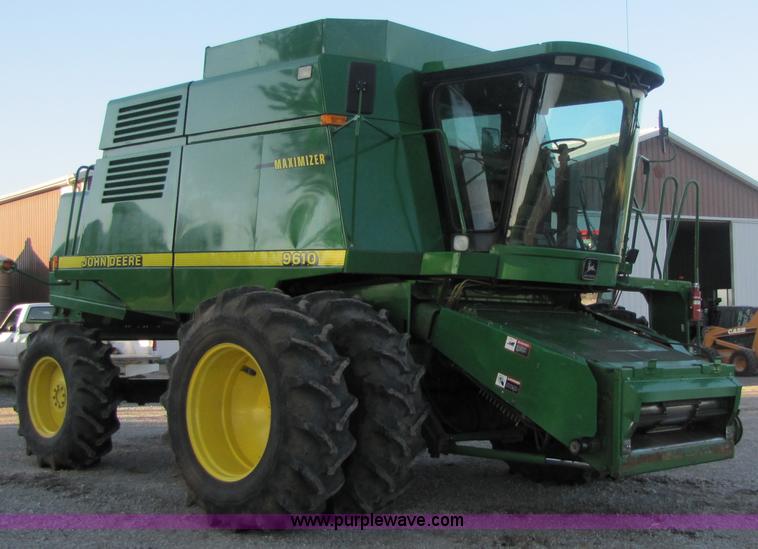 image for item 3011 1998 John Deere 9610 combine