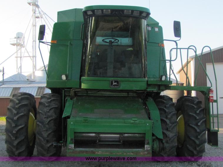 image for item 3011 1998 John Deere 9610 combine