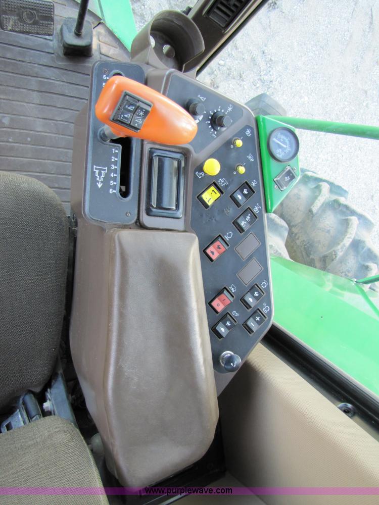 image for item 3011 1998 John Deere 9610 combine