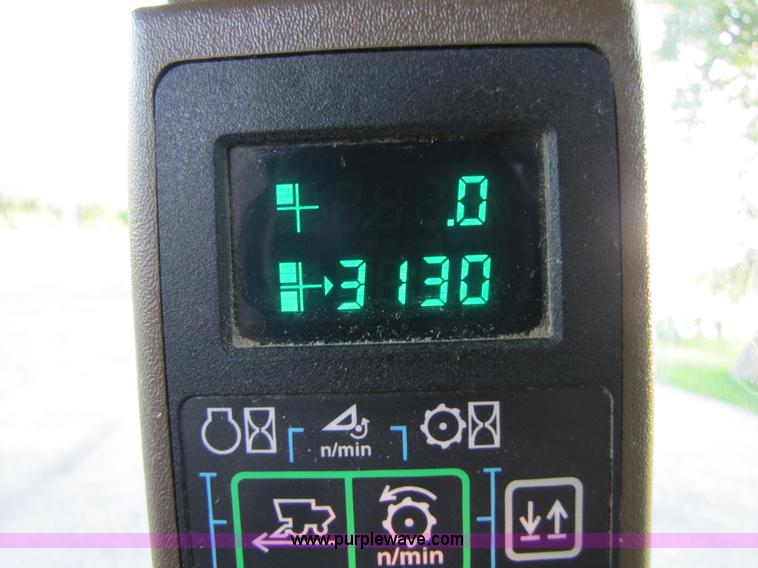 image for item 3011 1998 John Deere 9610 combine