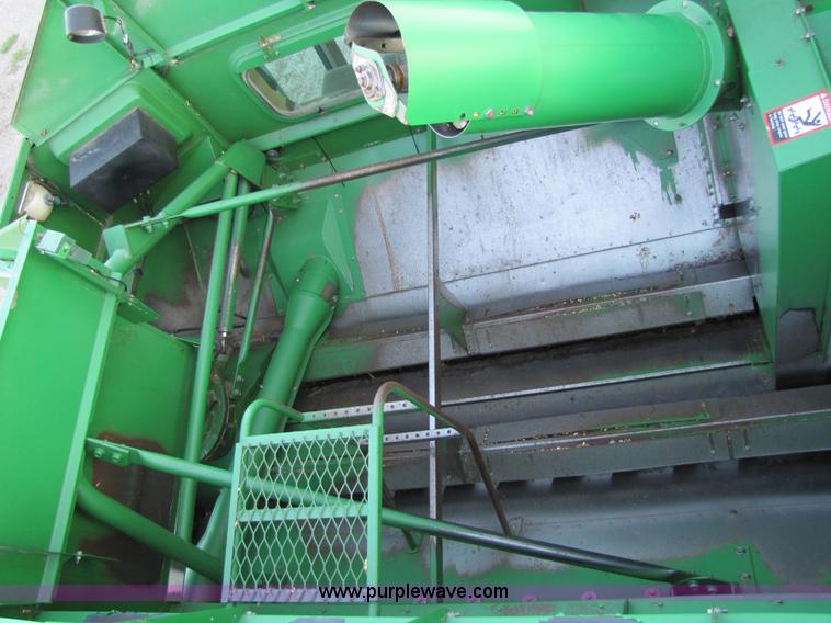 image for item 3011 1998 John Deere 9610 combine