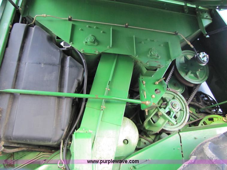 image for item 3011 1998 John Deere 9610 combine