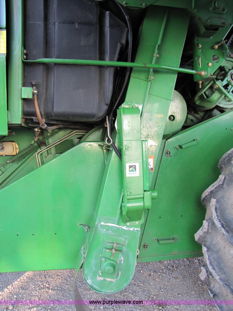 image for item 3011 1998 John Deere 9610 combine