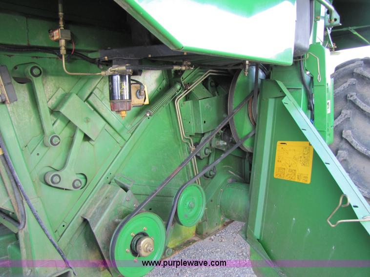 image for item 3011 1998 John Deere 9610 combine