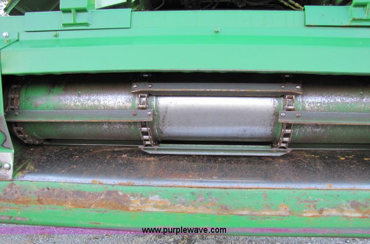 image for item 3011 1998 John Deere 9610 combine