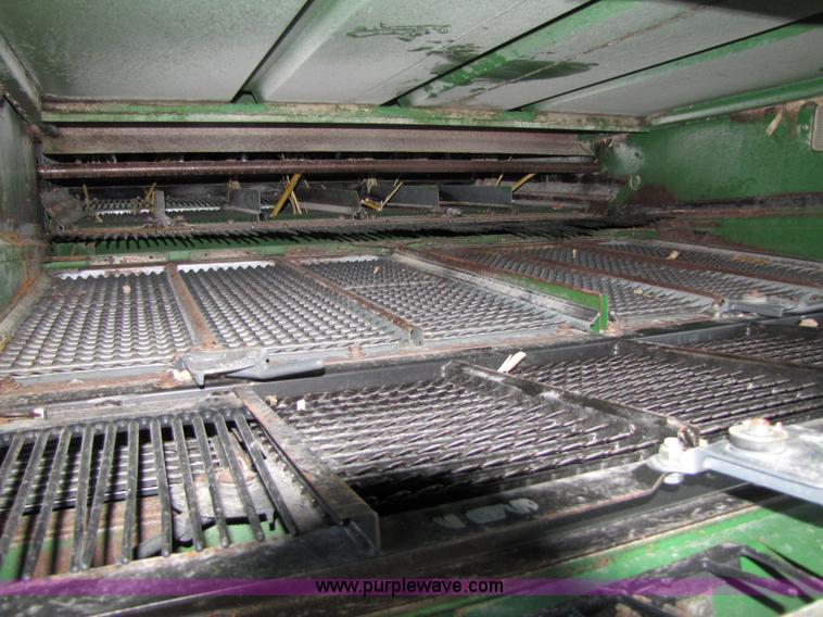 image for item 3011 1998 John Deere 9610 combine