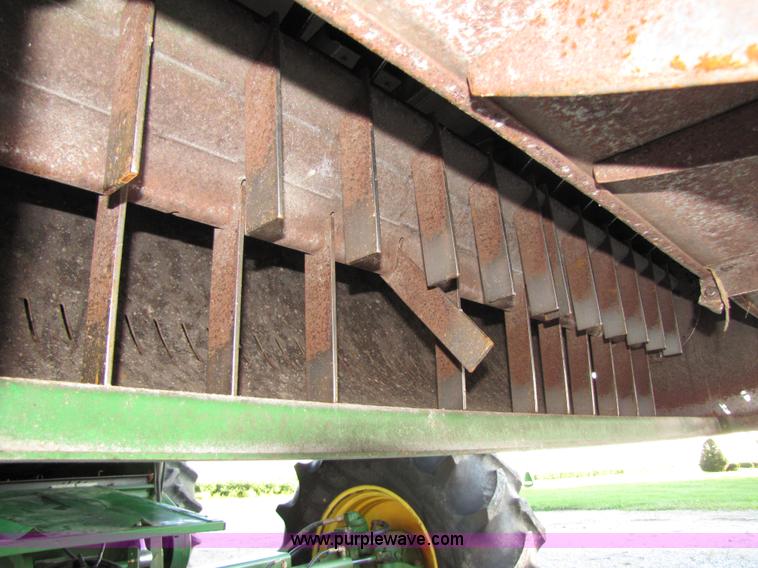 image for item 3011 1998 John Deere 9610 combine