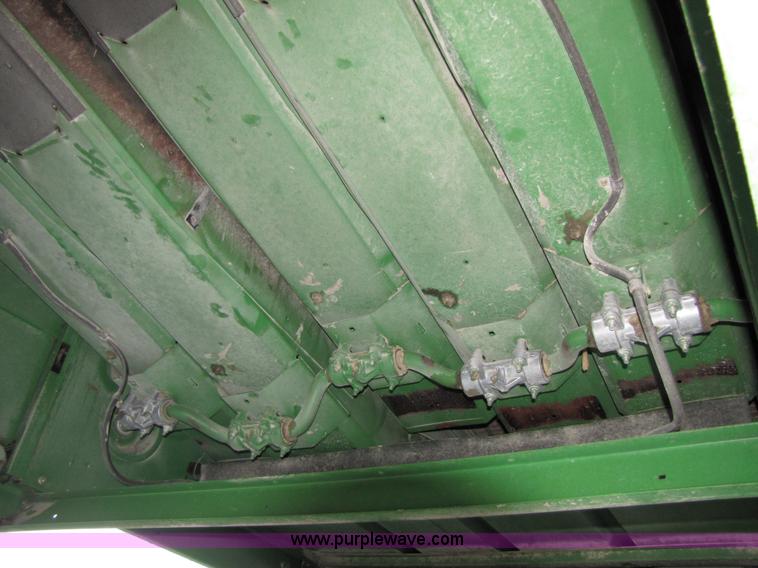 image for item 3011 1998 John Deere 9610 combine