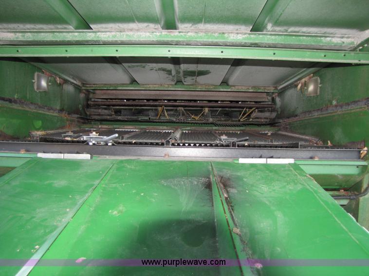 image for item 3011 1998 John Deere 9610 combine