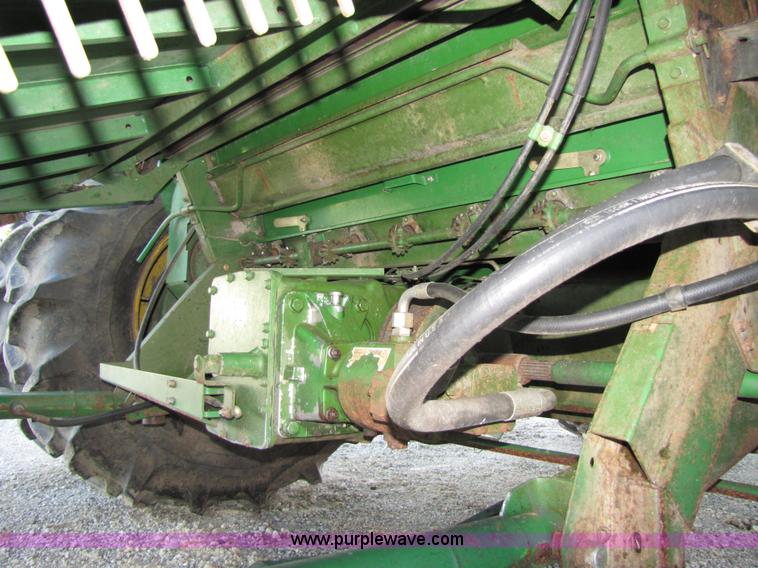 image for item 3011 1998 John Deere 9610 combine