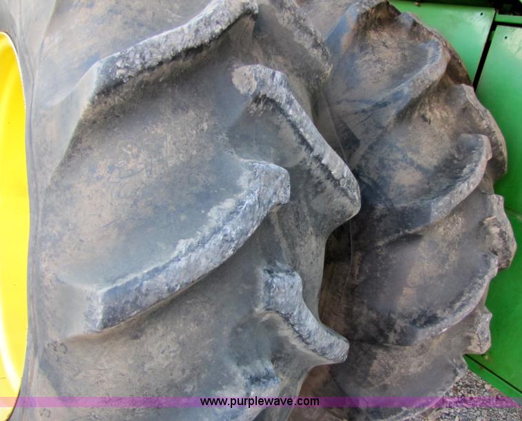 image for item 3011 1998 John Deere 9610 combine