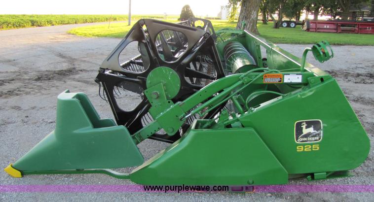 image for item 3012 1998 John Deere 925 flex platform