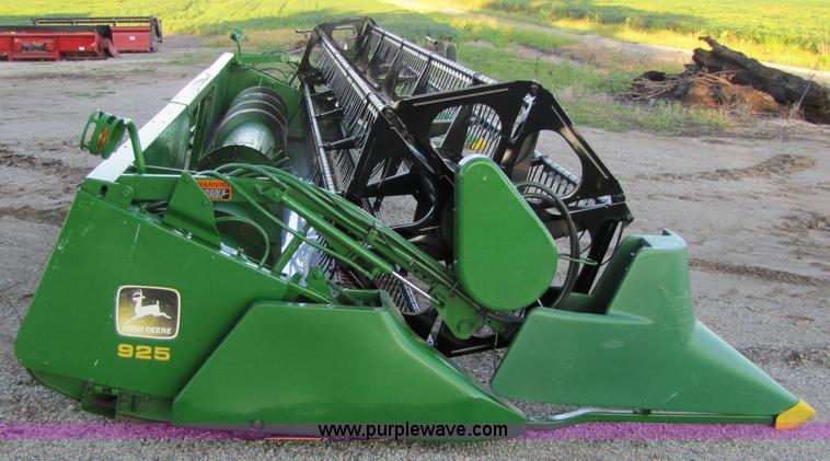 image for item 3012 1998 John Deere 925 flex platform