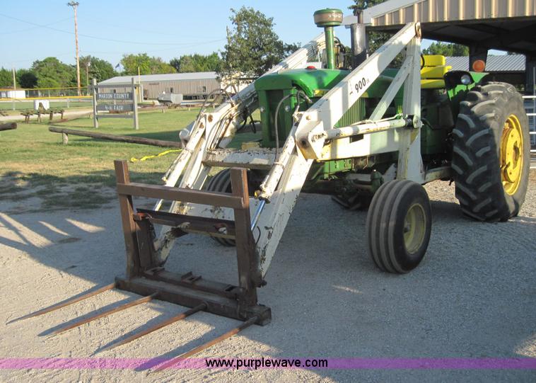 image for item 3018 1972 John Deere 4020 tractor with loader