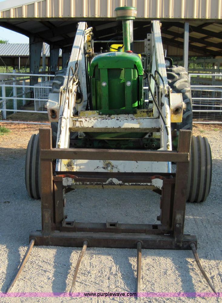 image for item 3018 1972 John Deere 4020 tractor with loader