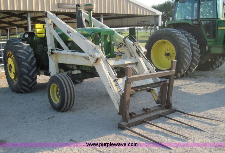 image for item 3018 1972 John Deere 4020 tractor with loader