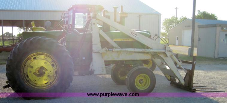 image for item 3018 1972 John Deere 4020 tractor with loader