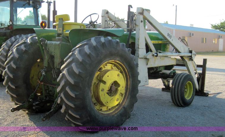 image for item 3018 1972 John Deere 4020 tractor with loader