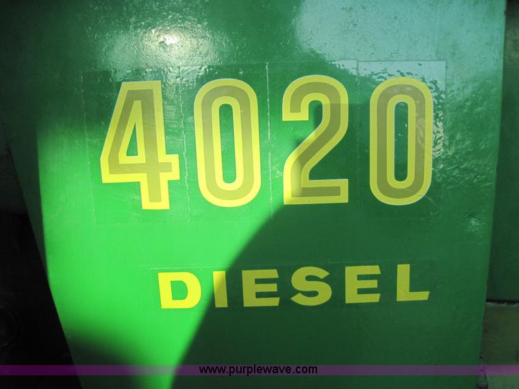 image for item 3018 1972 John Deere 4020 tractor with loader