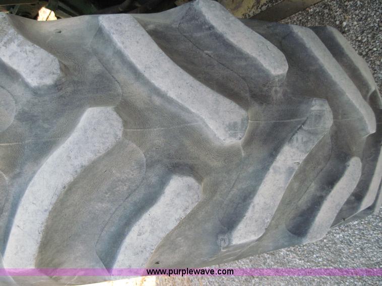 image for item 3018 1972 John Deere 4020 tractor with loader