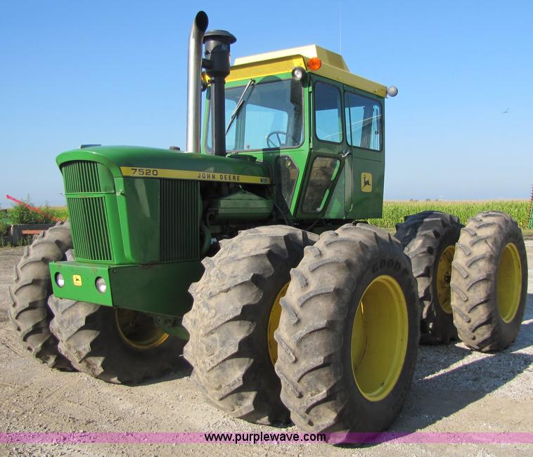 image for item 3022 1973 John Deere 7520 articulated four wheel drive tractor