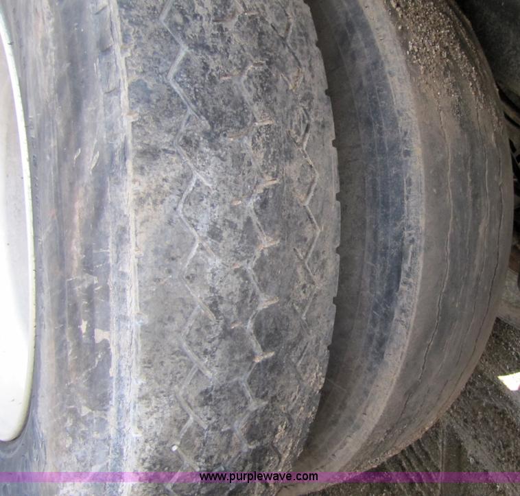 image for item 3028 1978 Western Trailers grain trailer