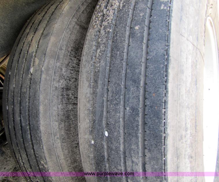 image for item 3028 1978 Western Trailers grain trailer