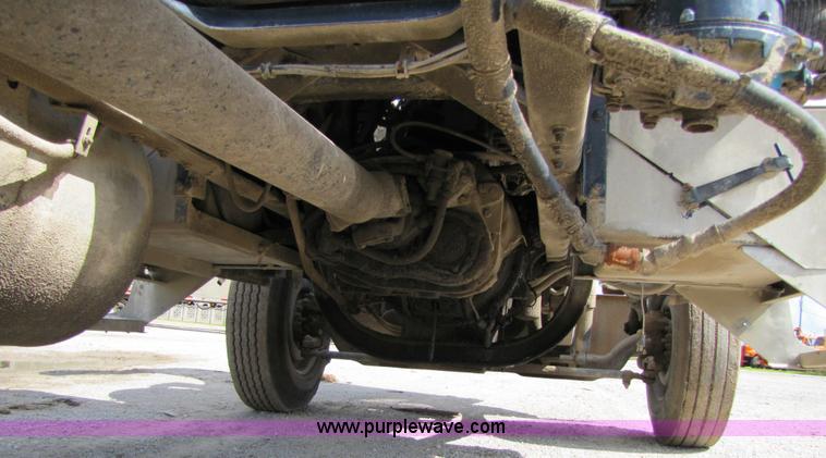 image for item 3029 1986 Freightliner daycab truck tractor