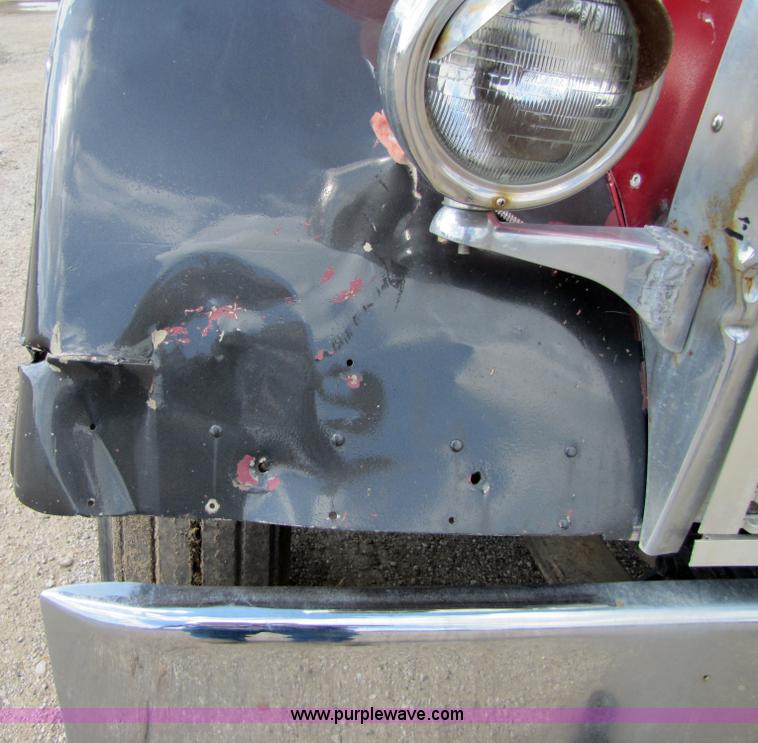 image for item 3029 1986 Freightliner daycab truck tractor