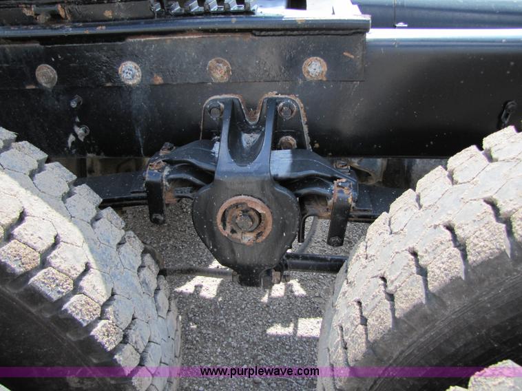 image for item 3029 1986 Freightliner daycab truck tractor