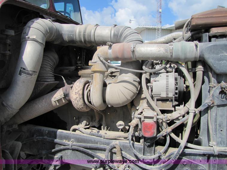 image for item 3029 1986 Freightliner daycab truck tractor