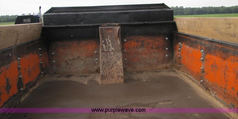 image for item 3047 1990 Chevrolet Kodiak C70 dump truck