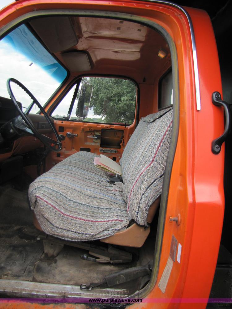 image for item 3047 1990 Chevrolet Kodiak C70 dump truck