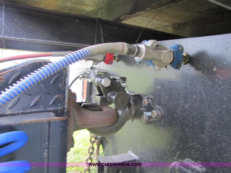 image for item 3048 1995 25' flatbed trailer